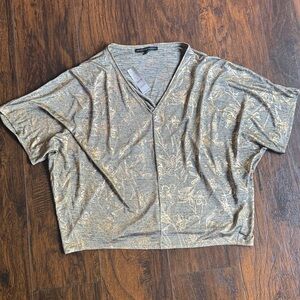 NWT White House Black Market Gold Foil Printed Tee size XL (J1)